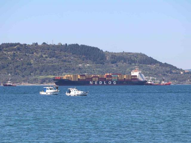 &Ccedil;anakkale Boğazı&rsquo;nda konteyner gemisi makine arızası yaptı
