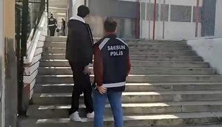 Zamanla yarışan polis kimliğini kaybeden &ouml;ğrenciyi sınava yetiştirdi