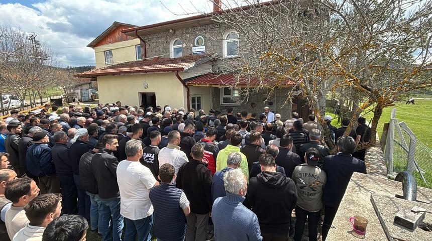 Bolu'da annesi tarafından &ouml;ld&uuml;r&uuml;len 2 aylık bebeğin cenazesi toprağa verildi