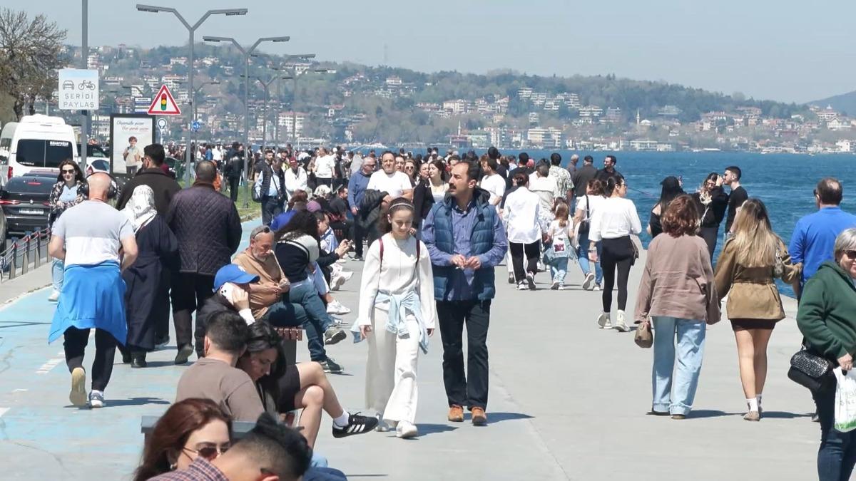 Bebek Sahil de bahar yoğunluğu: Sıcak havayı fırsat bilenler, denize girdiler 6