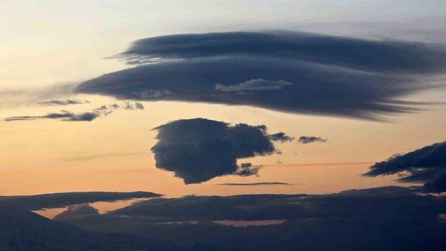 Van&rsquo;da eşsiz manzara: G&ouml;ky&uuml;z&uuml;ndeki insan sil&uuml;eti g&ouml;lle b&uuml;t&uuml;nleşti 1