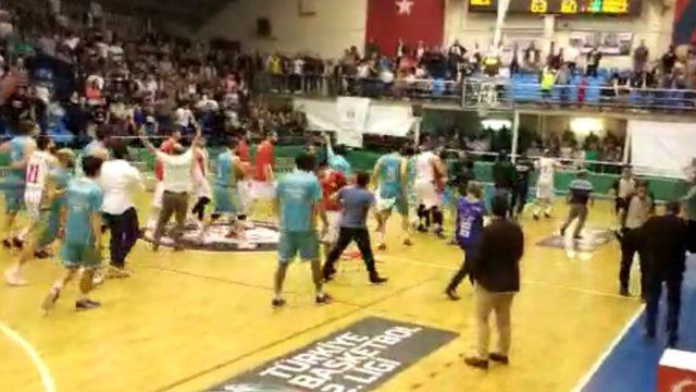 Edirne Belediyesi Edirnespor - Haliliye Belediyespor maçında gerginlik