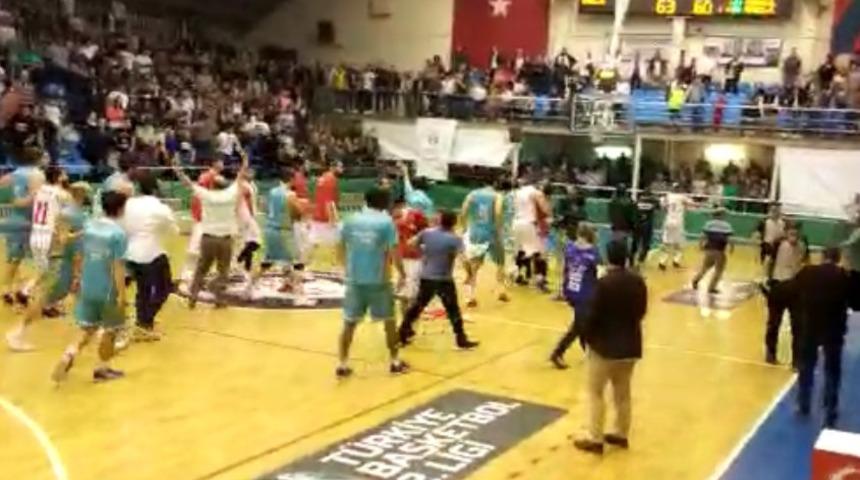 Edirne Belediyesi Edirnespor - Haliliye Belediyespor ma&ccedil;ında gerginlik