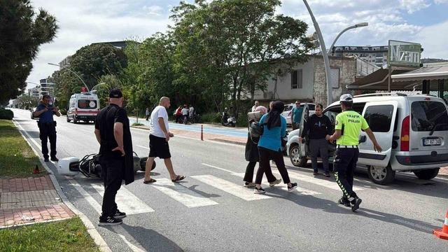 Antalya&rsquo;da motosikletler &ccedil;arpıştı: 3 yaralı 1