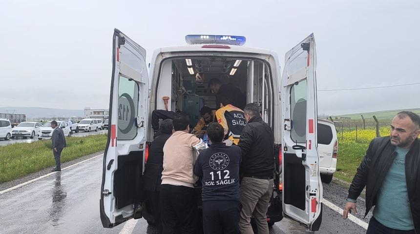 Siirt&rsquo;te otomobil ile kamyonet &ccedil;arpıştı: 2 &ouml;l&uuml;, 3 ağır yaralı