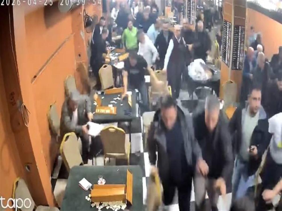 Olayın adresi Sultangazi: Y&uuml;ksek m&uuml;ziğin titreşimini deprem sanıp ka&ccedil;tılar! O anlar kamerada  3