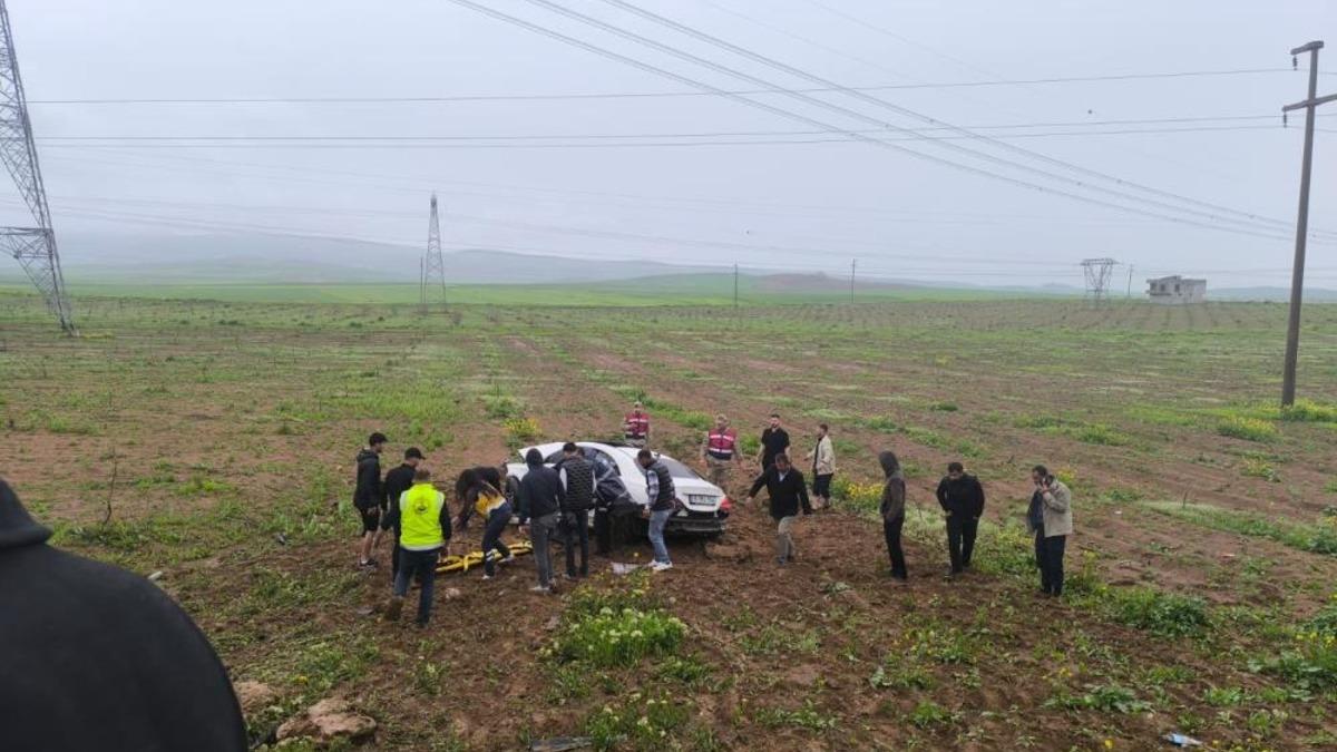 Siirt'te otomobil ile kamyonet çarpıştı: 2 ölü, 3 ağır yaralı