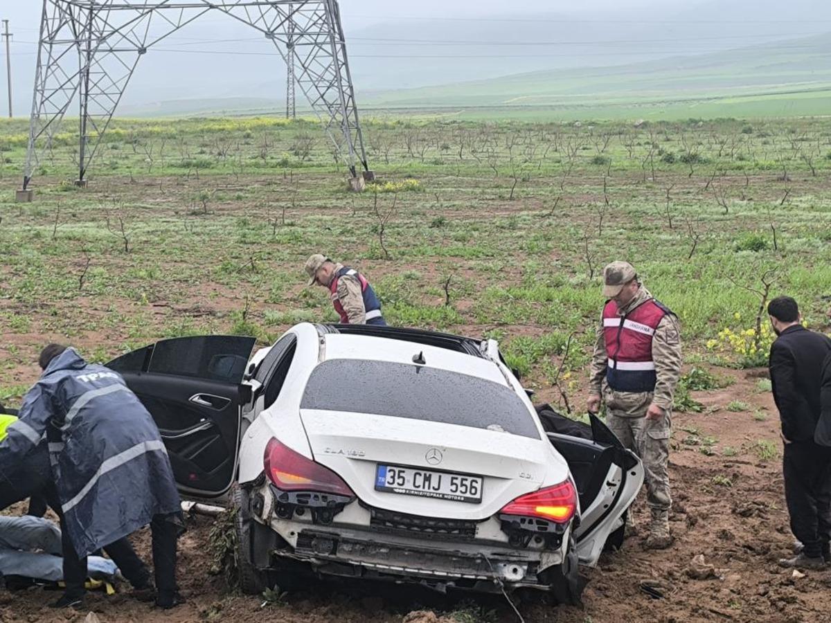 Siirt te otomobil ile kamyonet &ccedil;arpıştı: 2 &ouml;l&uuml;, 3 ağır yaralı 1