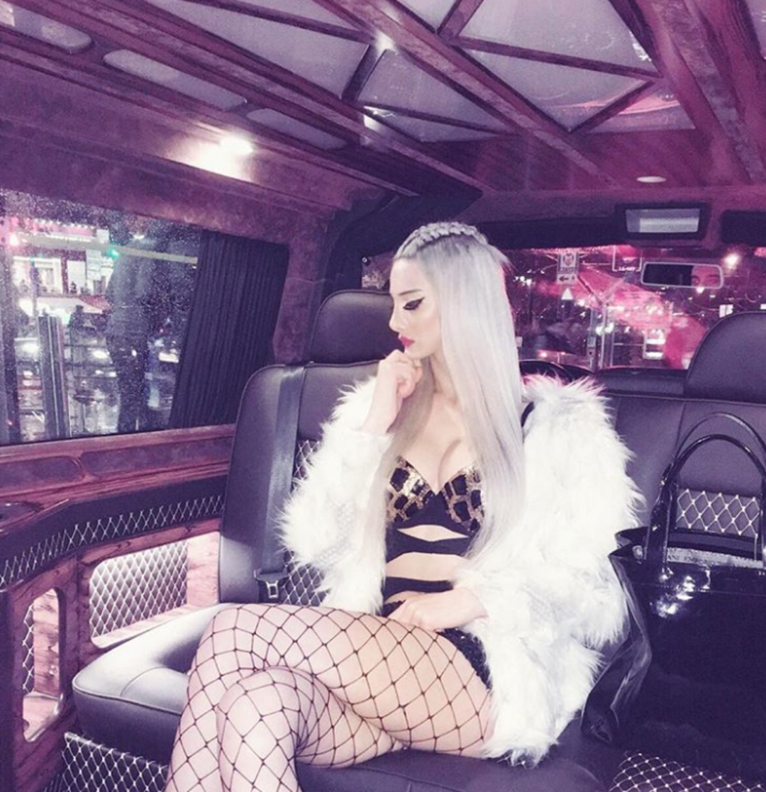 Travesti g&uuml;zellik yarışmasında cumhurbaşkanı adayı a&ccedil;ıklandı