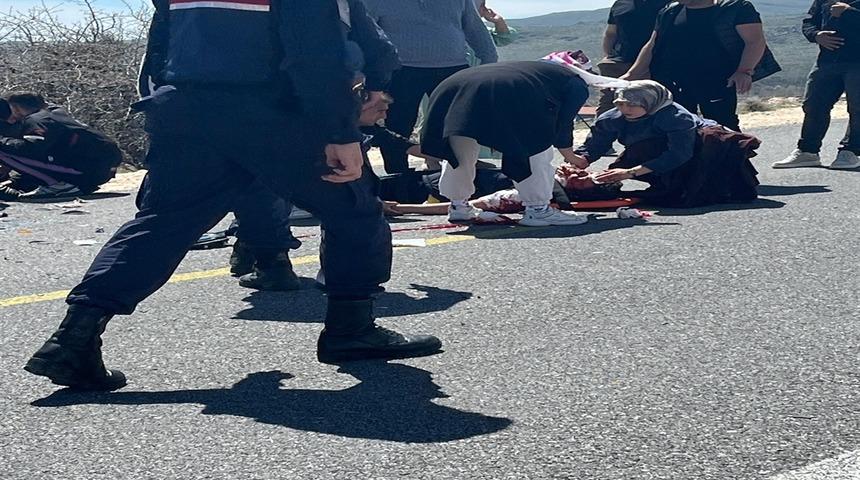 Niğde'de iki motosiklet kafa kafaya &ccedil;arpıştı: 2 yaralı