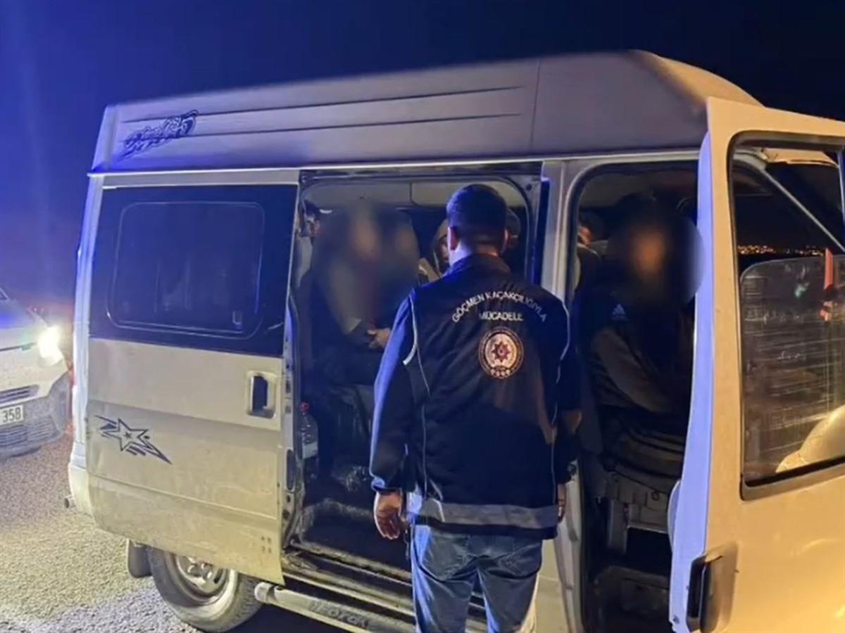 Hatay&rsquo;da d&uuml;zenlenen operasyonda 14 ka&ccedil;ak g&ouml;&ccedil;men yakalandı 2
