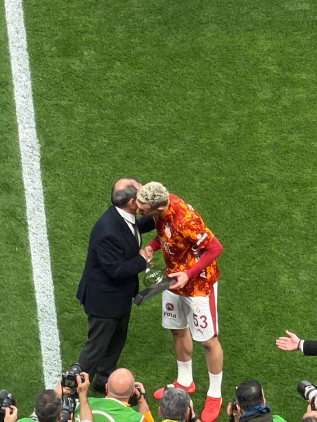 Derbi &ouml;ncesi Barış Alper Yılmaz a &ouml;d&uuml;l! Dalya dedi  1