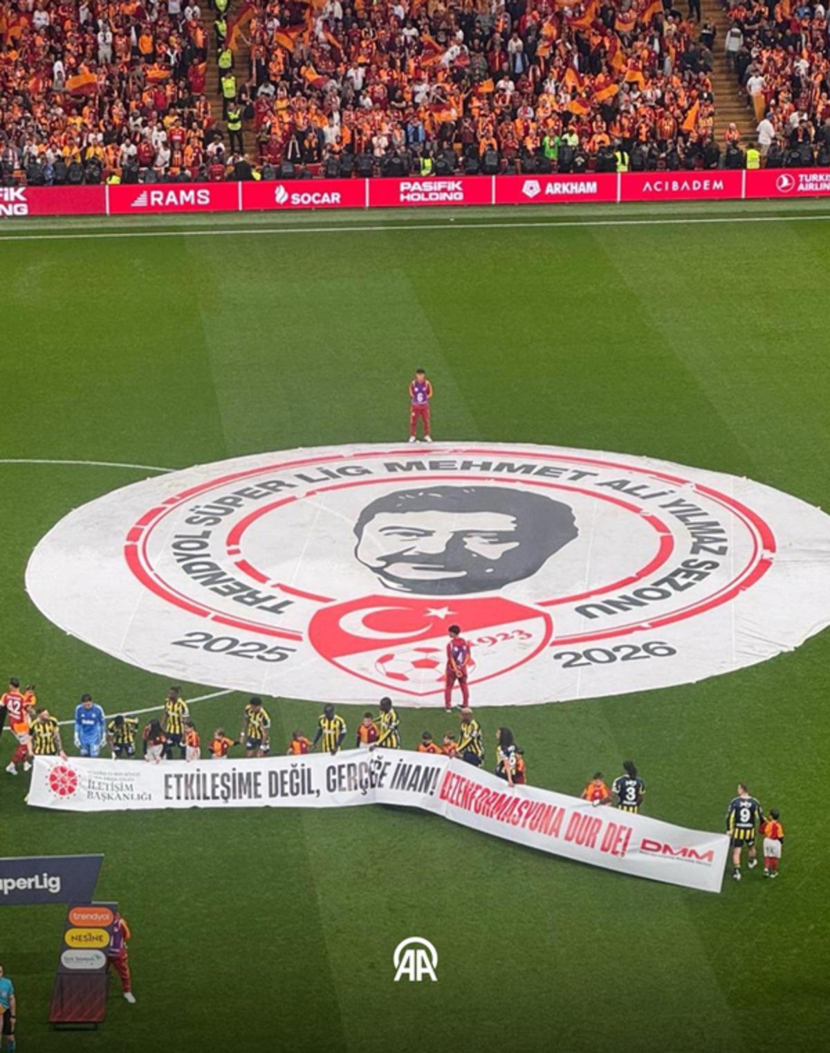 Burhanettin Duran: "Yeşil sahada açılan bu pankartlar güvenliğimiz için birer mesaj" 1