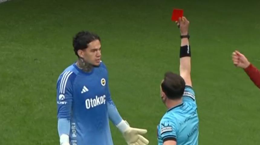 Fenerbah&ccedil;e'de Ederson ile hakem Yasin Kol kafa kafaya geldi! Kırmızı kartla atıldı