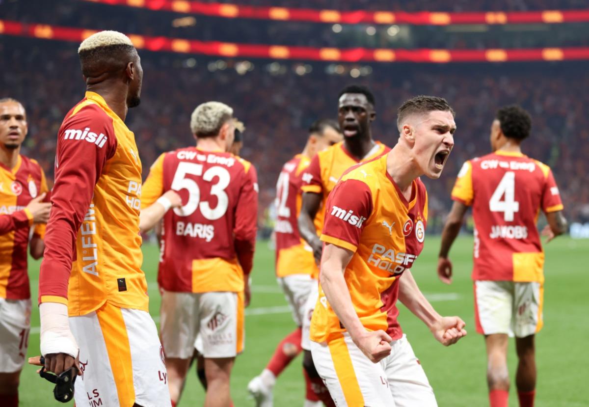 Galatasaray dan g&ouml;ndermeli paylaşımlar! Ağlayan Kanarya videosu g&uuml;ndem oldu 2