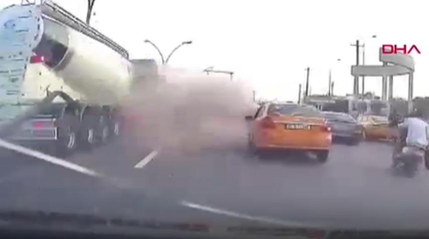 Kerk&uuml;k'te katliam gibi zincirleme trafik kazası: 6 &ouml;l&uuml;, 16 yaralı