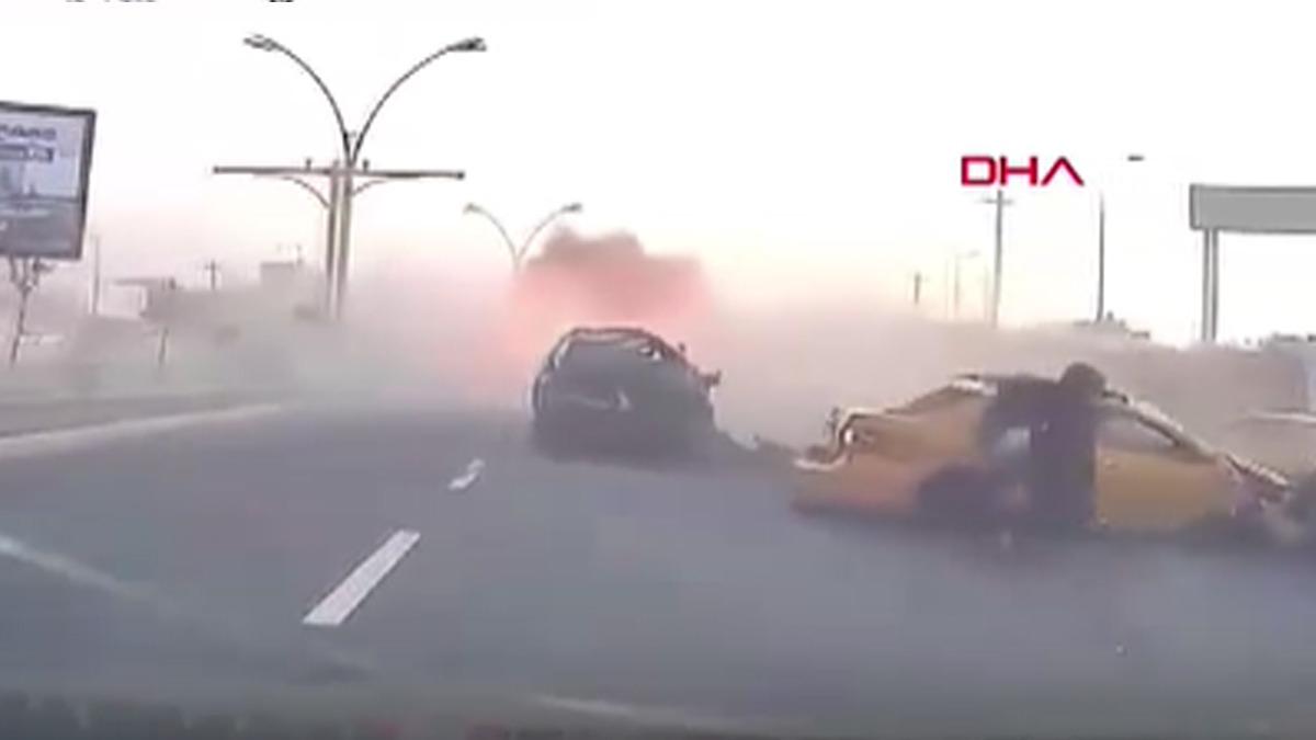 Kerk&uuml;k te katliam gibi zincirleme trafik kazası: 6 &ouml;l&uuml;, 16 yaralı 2