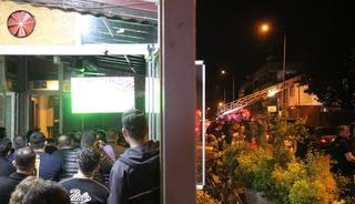 ⁠Mahalle yanarken onlar derbiyi izledi