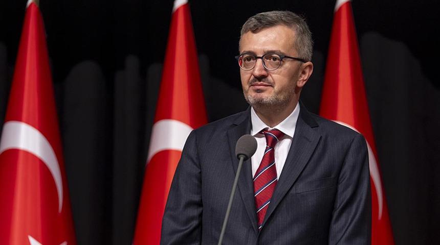 Burhanettin Duran: "Yeşil sahada a&ccedil;ılan bu pankartlar g&uuml;venliğimiz i&ccedil;in birer mesaj"