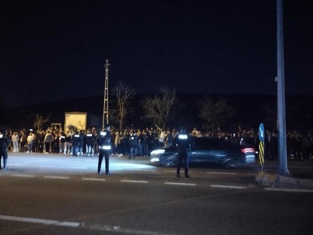 Samandıra'da Fenerbahçeli taraftarlar yönetim ve futbolculara tepki gösterdi