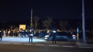 Samandıra'da Fenerbahçeli taraftarlar yönetim ve futbolculara tepki gösterdi