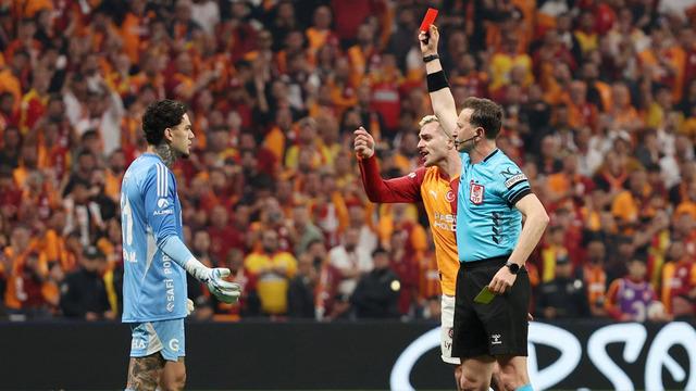 Derbide kırmızı kart gören Ederson'dan gece yarısı olay açıklama!