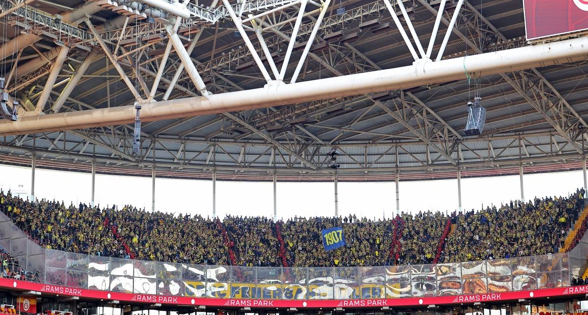 Derbi sonrası Fenerbah&ccedil;e taraftarı isyan etti! Aziz Yıldırım detayı 1