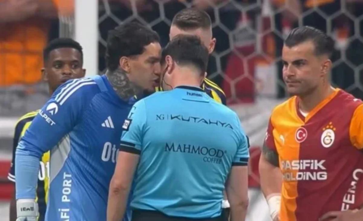 Hem verdiği hem vermediği kararlar olay oldu! Trio ekibi Yasin Kol'u yerden yere vurdu: 10 sarı, 2 kırmızı, 1 penaltı hatası...