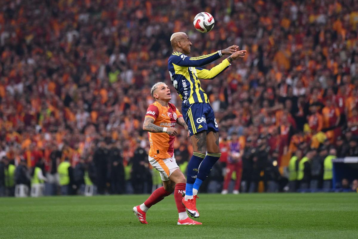 D&uuml;nya Galatasaray ve Fenerbah&ccedil;e yi konuşuyor! Şaşkına d&ouml;nd&uuml;ler: Tek taraflı bir m&uuml;cadele 1