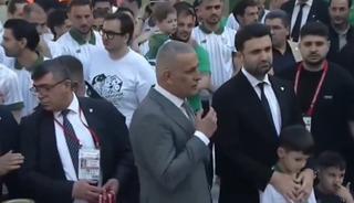 Islıklar hi&ccedil; susmadı... Şok protesto!