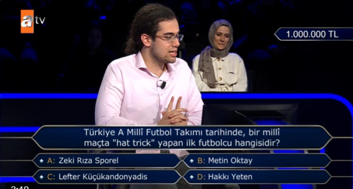 1 milyon TL lik soru: "T&uuml;rkiye A Mill&icirc; Futbol Takımı tarihinde, bir mill&icirc; ma&ccedil;ta "hat trick" yapan ilk futbolcu hangisidir?" 1