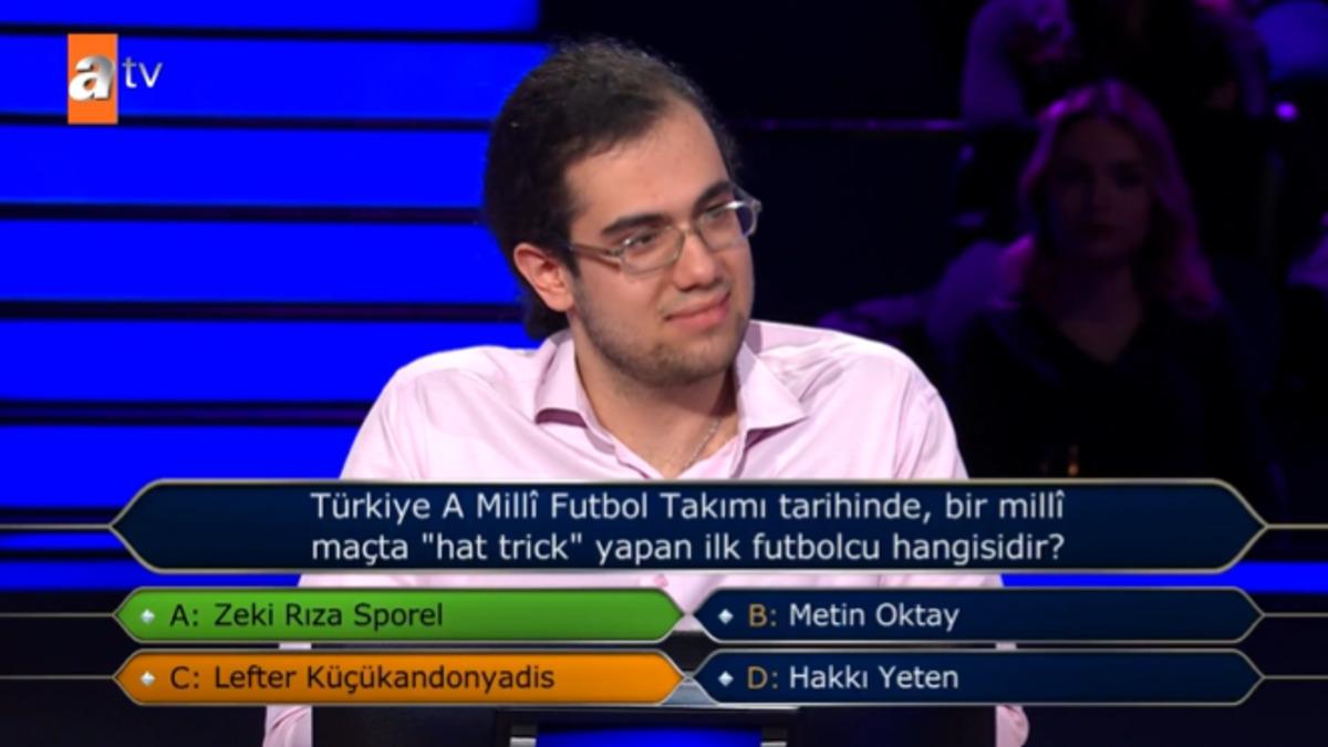 1 milyon TL lik soru: "T&uuml;rkiye A Mill&icirc; Futbol Takımı tarihinde, bir mill&icirc; ma&ccedil;ta "hat trick" yapan ilk futbolcu hangisidir?" 2
