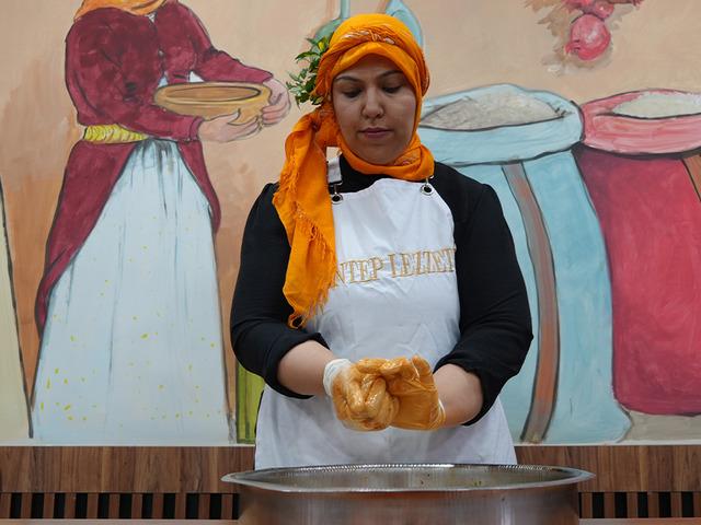 Eşine yardım etmek i&ccedil;in gitti kendi işinin patronu oldu!