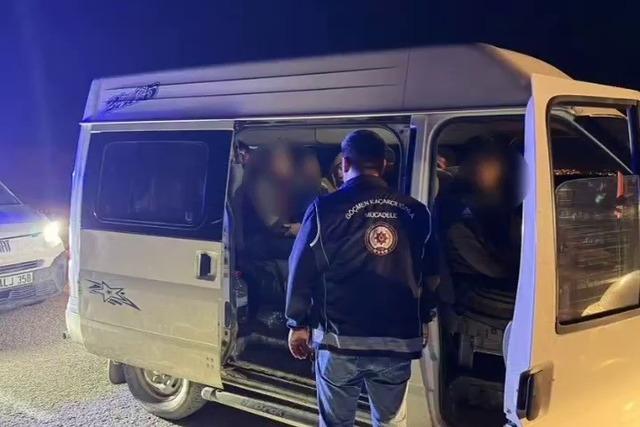 Minib&uuml;sle 14 g&ouml;&ccedil;meni ka&ccedil;ıran organizat&ouml;re 124 bin TL trafik cezası 1