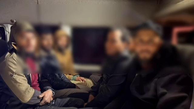 Minibüsle 14 göçmeni kaçıran organizatöre 124 bin TL trafik cezası