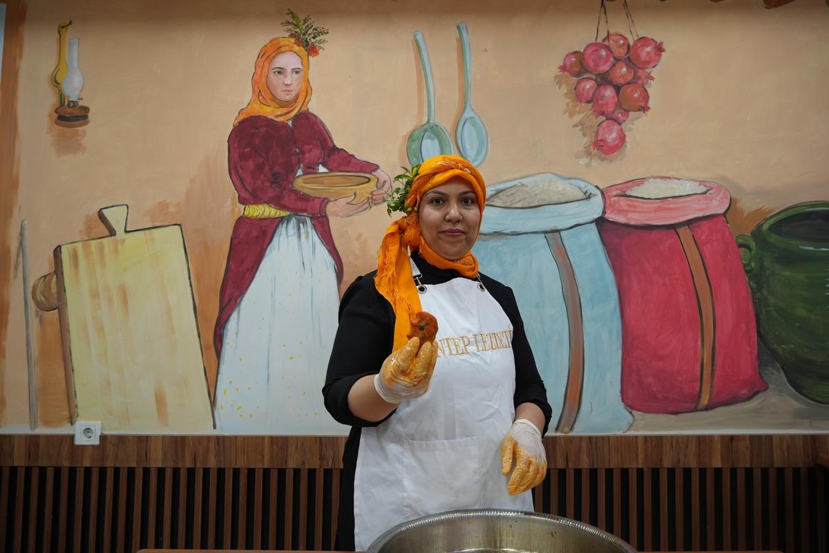 Eşine yardım etmek i&ccedil;in gitti kendi işinin patronu oldu! 1