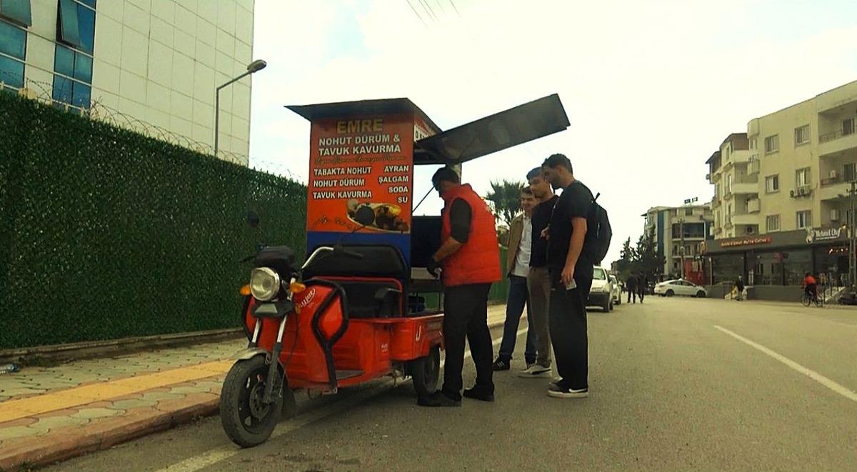 &lsquo;Yiyen şişman yemeyen pişman&rsquo; D&ouml;nerden sıkılan bunu yiyor! 2