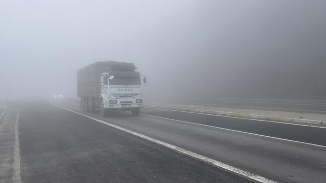 Bolu Dağı'nda sis görüş mesafesini düşürdü