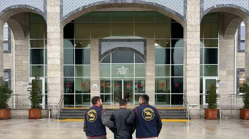 K&uuml;tahya&rsquo;da kablo hırsızları su&ccedil;&uuml;st&uuml; yakalandı