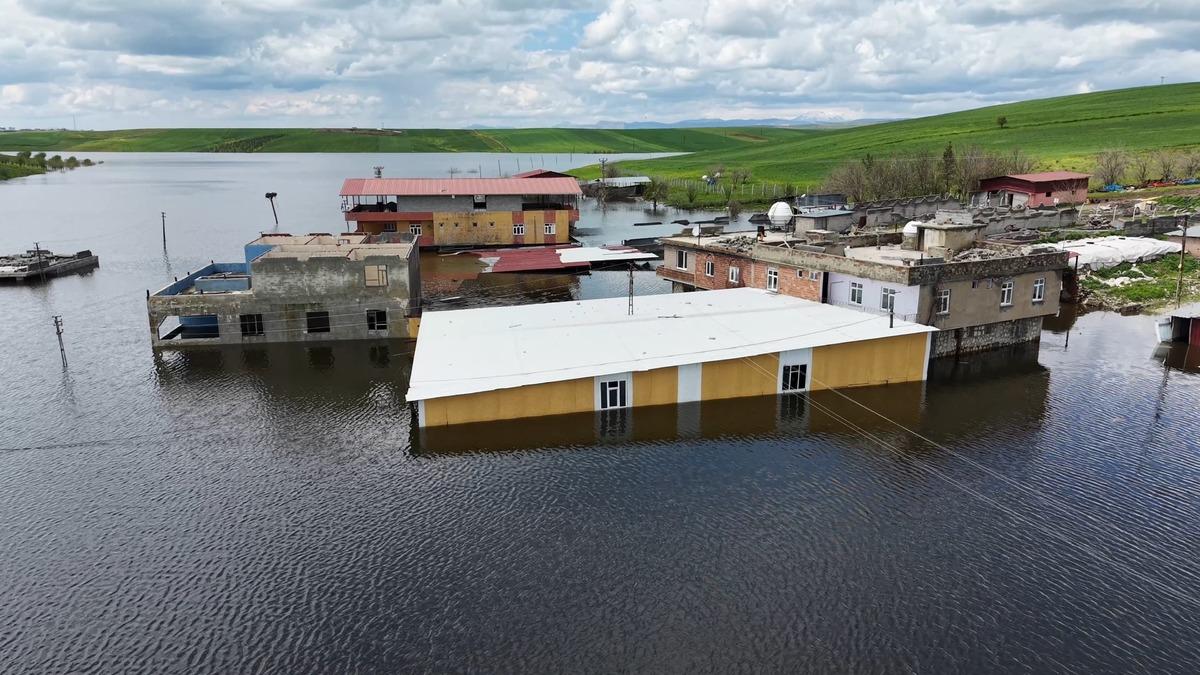 Yer: Diyarbakır... Baraj kapakları a&ccedil;ıldı: 10 ev sulara teslim! 5