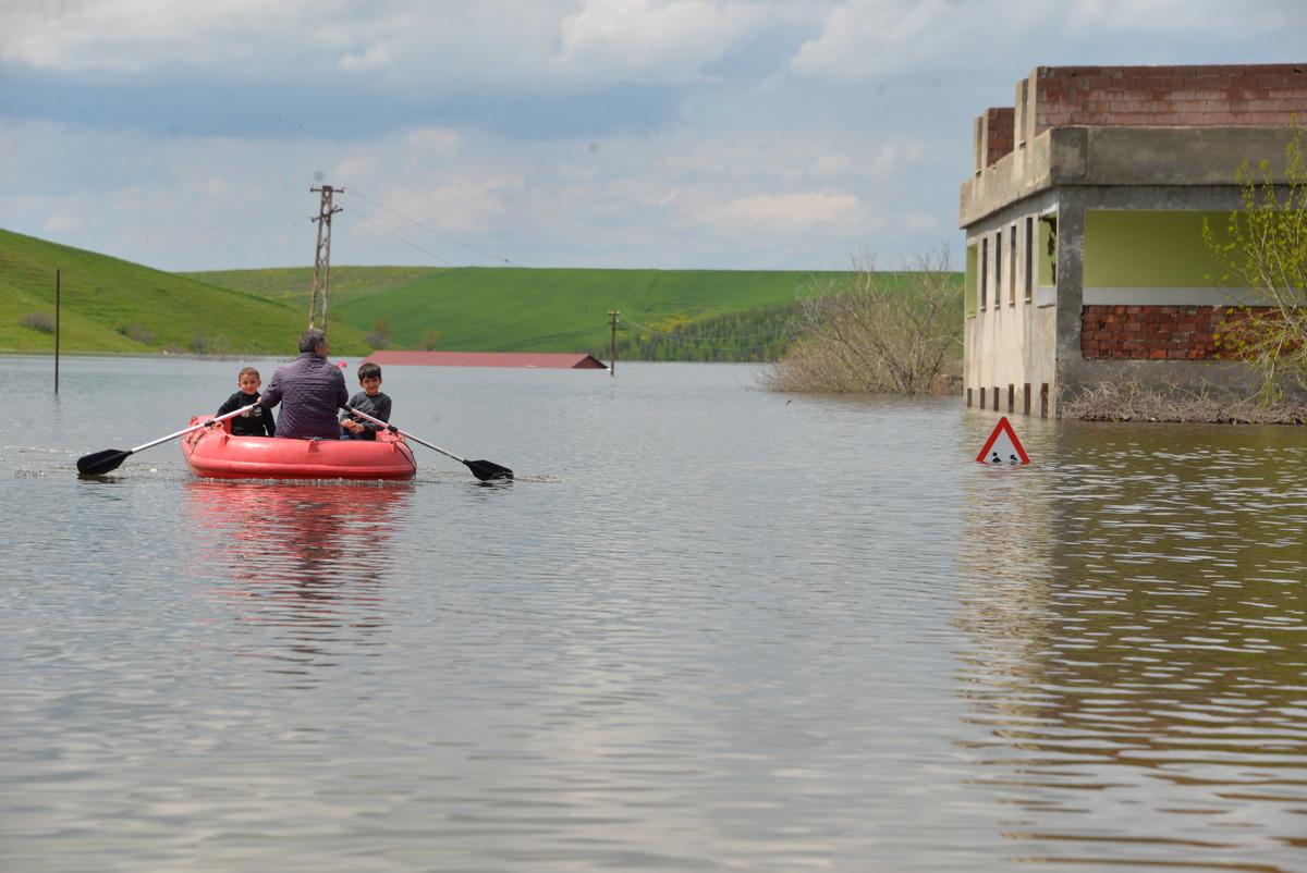 Yer: Diyarbakır... Baraj kapakları a&ccedil;ıldı: 10 ev sulara teslim! 4