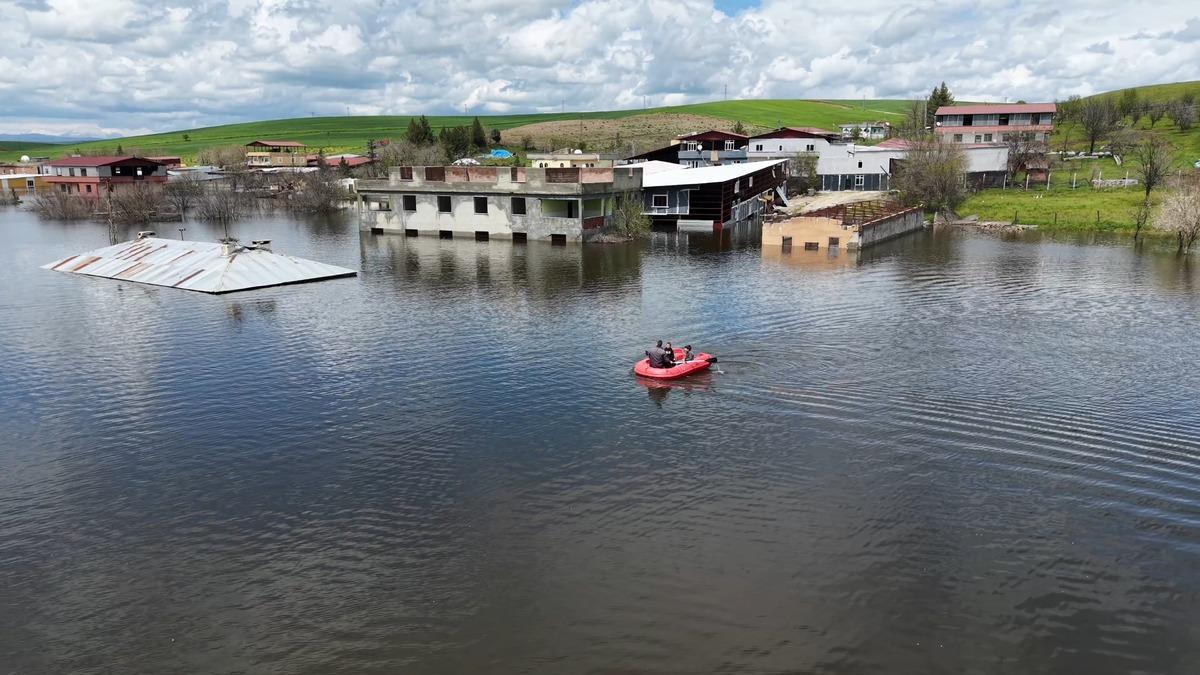 Yer: Diyarbakır... Baraj kapakları a&ccedil;ıldı: 10 ev sulara teslim! 1
