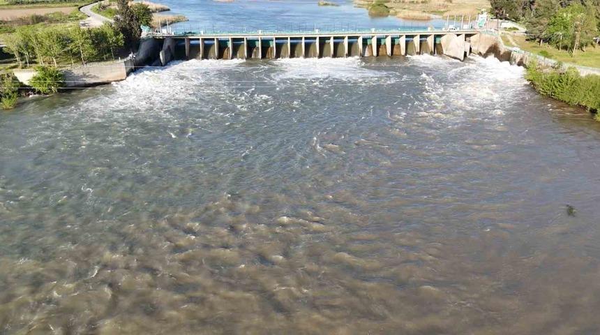 Osmaniye&rsquo;de yağış bereketi: Dereler doldu, y&uuml;zler g&uuml;ld&uuml;