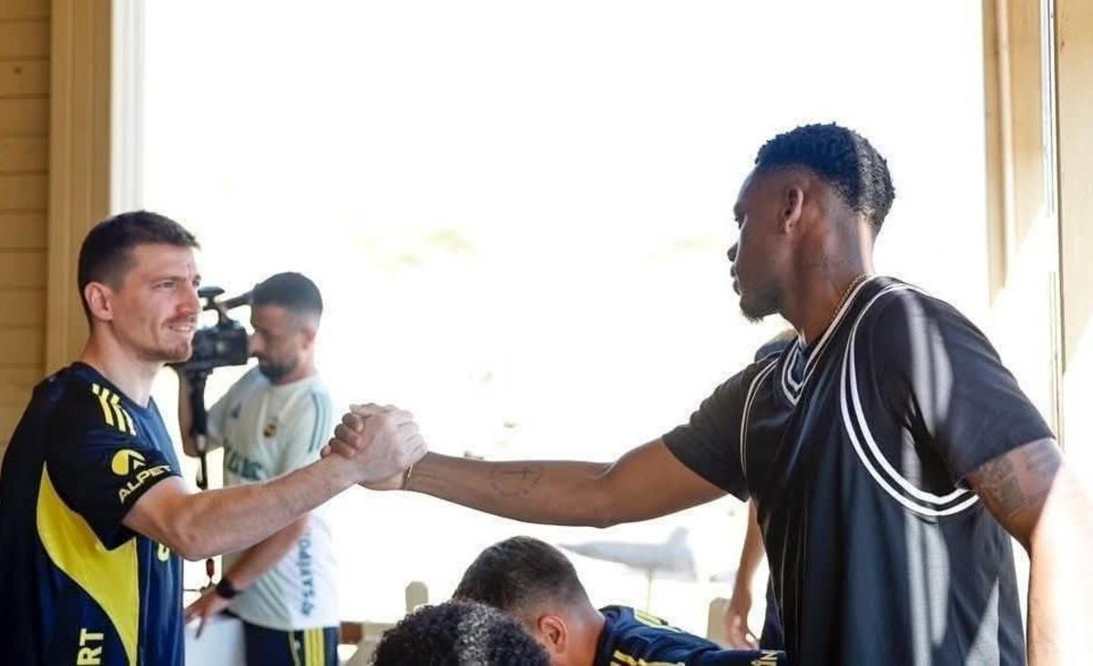 Jhon Duran dan Fenerbah&ccedil;elileri &ccedil;ıldırtan hamle! Mert Hakan takibi bıraktı 3