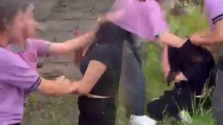 Muğla'dan dehşet görüntüler! Küçük kızı evire çevire dövdüler