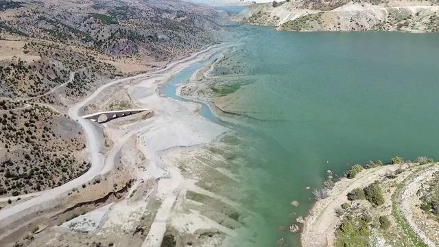1500 yıllık! Tarihi Altınlı Köprü baraj sularında kayboldu