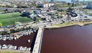 İstanbul'da korkutan g&ouml;r&uuml;nt&uuml;! Kırmızıya d&ouml;nd&uuml;