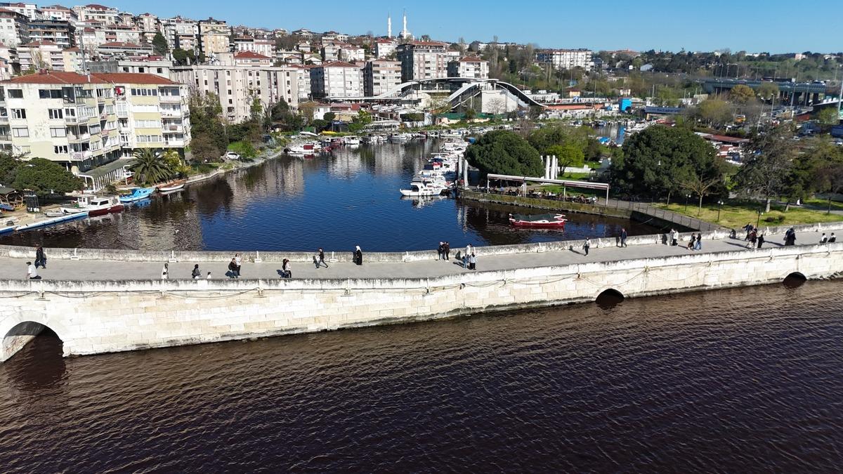 İstanbul da korkutan g&ouml;r&uuml;nt&uuml;! K&uuml;&ccedil;&uuml;k&ccedil;ekmece G&ouml;l&uuml; kırmızıya d&ouml;nd&uuml; 1
