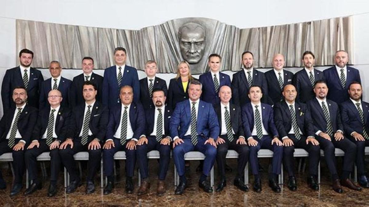 Derbi sonrası Fenerbah&ccedil;e karıştı! Y&ouml;netim harekete ge&ccedil;ti: O isimler toplantıya bile alınmayacak 1