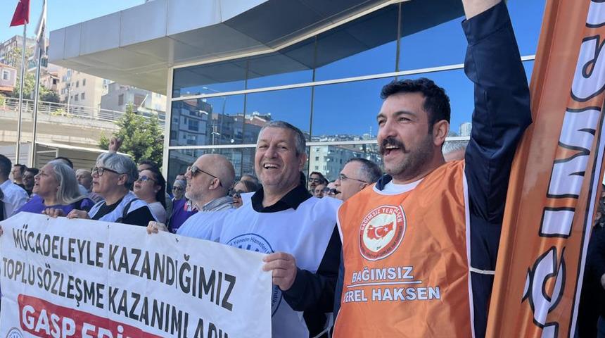 İzmir'de bazı belediyelerde maaş krizi! 3 il&ccedil;ede memurlar eylemde